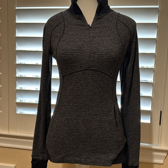 Like new Lulu lemon tops - Picture 2 of 5
